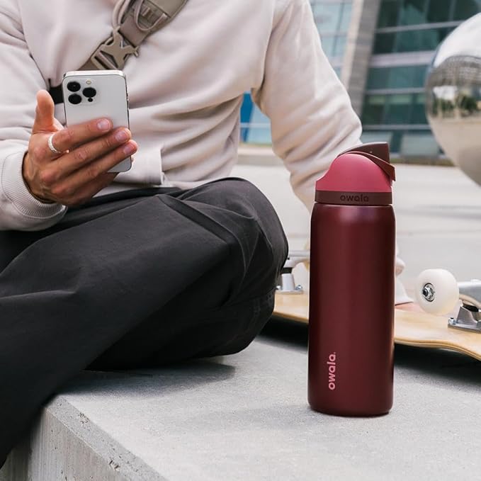 Owala FreeSip Insulated Stainless Steel Water Bottle with Straw, BPA-Free Sports Water Bottle, Great for Travel, 32 Oz, Black Cherry Owala