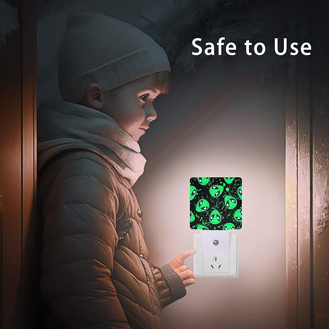 Alien Night Light,Green Aliens Plug-in Night Lights with Dusk-to-Dawn Sensor for Bedroom, Bathroom and Living Room 0.5W Sleep Friendly lamp for Women/Girls/Boys Gift