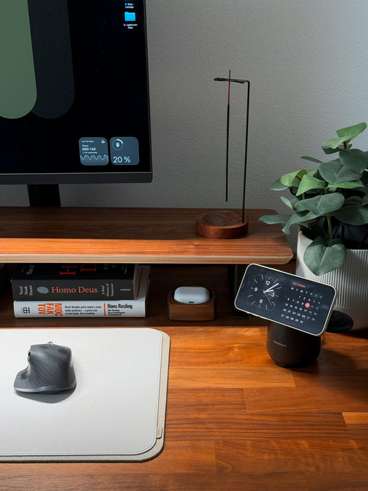 Focus & Flow: Why Your "Deskterior" Needs Water and Scent