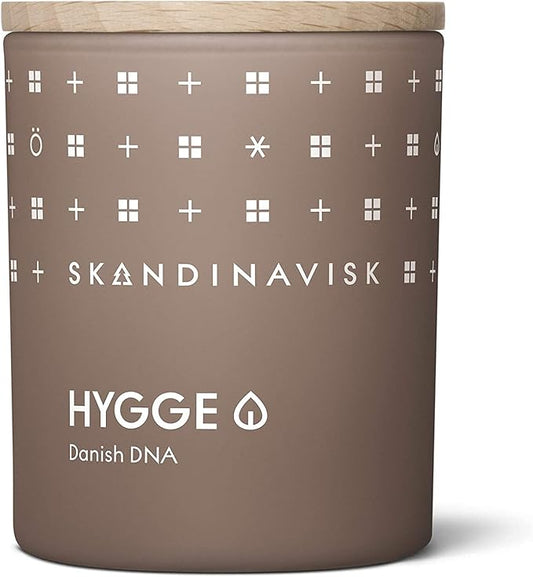 Skandinavisk Hygge 'Cosiness' Scented Candle. Fragrance Notes: Black Tea and Mint Leaves, Dried Apples and Baked Cinnamon. 7.0 oz. - Bloomnest