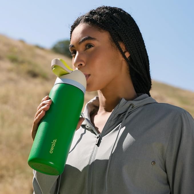 Owala FreeSip Insulated Stainless Steel Water Bottle with Straw, BPA-Free Sports Water Bottle, Great for Travel, 32 Oz, Putting Green Owala