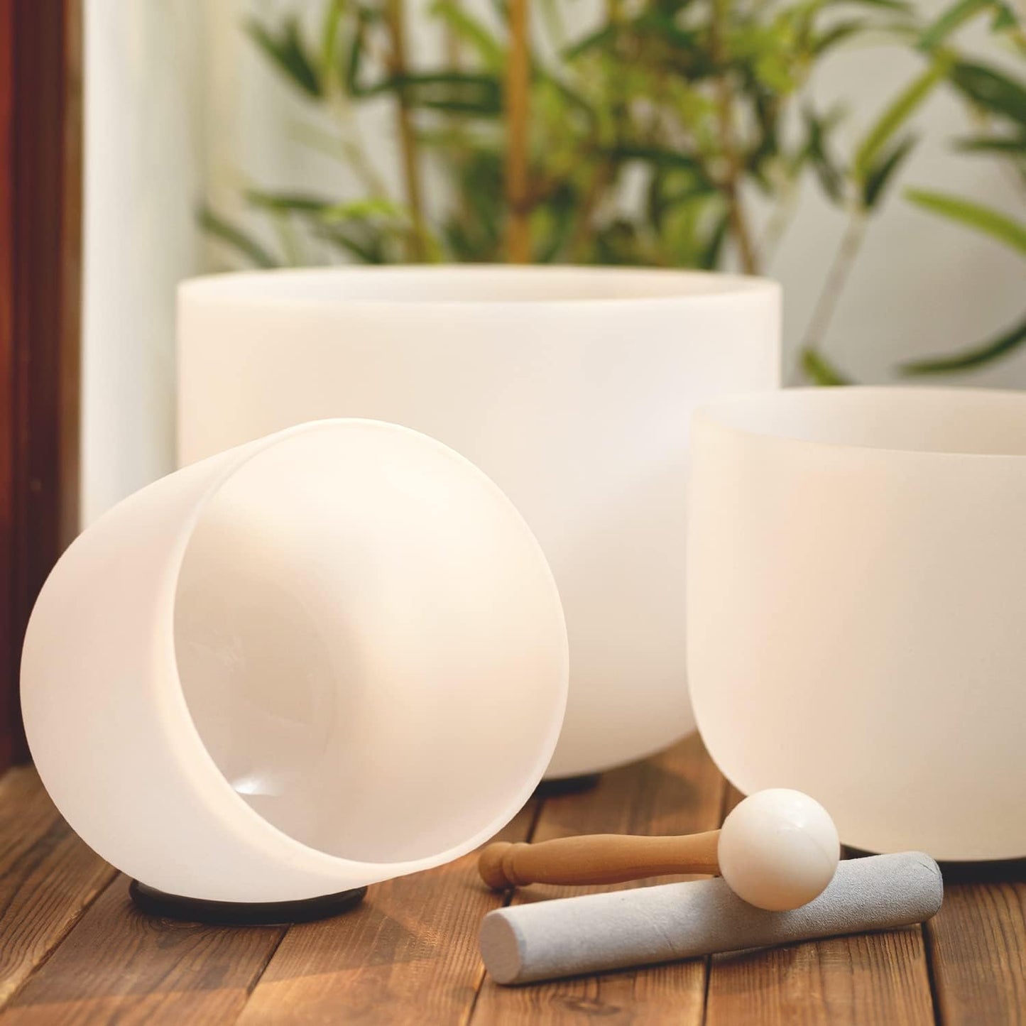 Hye-eu Quartz Crystal Singing Bowls Set of 3pcs 7"G 9"E 11"C 3pcs Frosted Quartz Chakra Bowls 432hz Tuned 7-11 inch with Carrying Case for Sound Healing Yoga Meditation