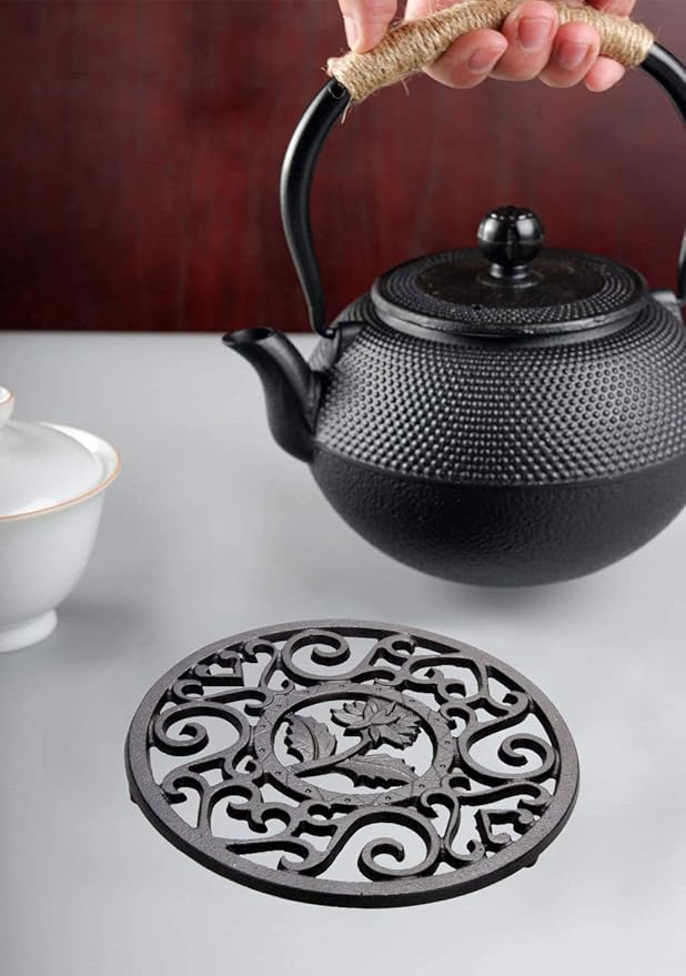 HwaGui Japanese Cast Iron Trivets Round Trivet with Rubber Pegs for Kitchen Teapot Stand Insulated Pot Mat to Protect The Desktop, 13.5 cm (5 Inch) - Black