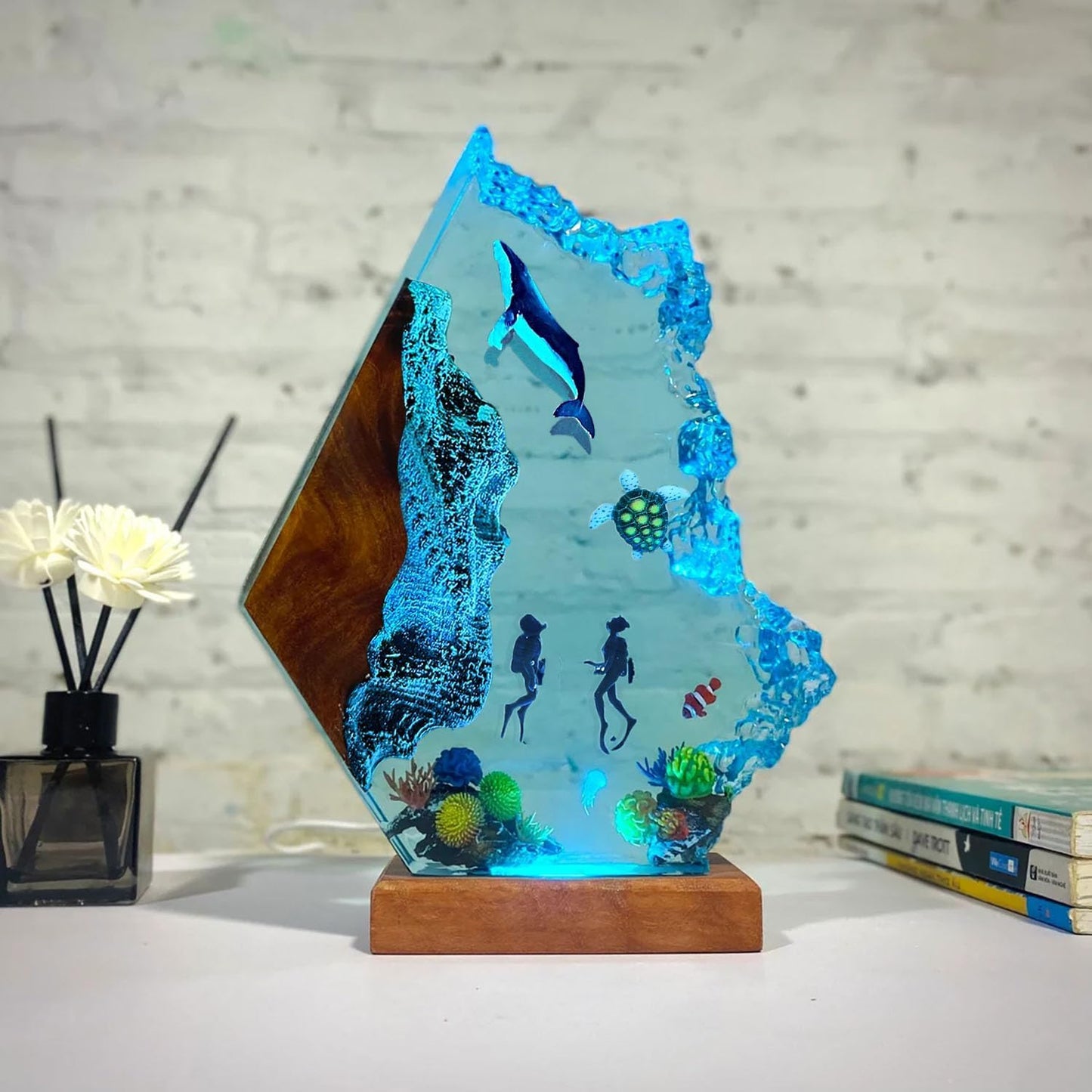 Humpback Whale Ocean Resin Lamp, Handmade Table Relaxing Mood Lamp with USB Port, Art Ornaments for Home Office Decor, Scuba Diver Gift for Birthday Holiday, Valentine's Day Gifts for Husband