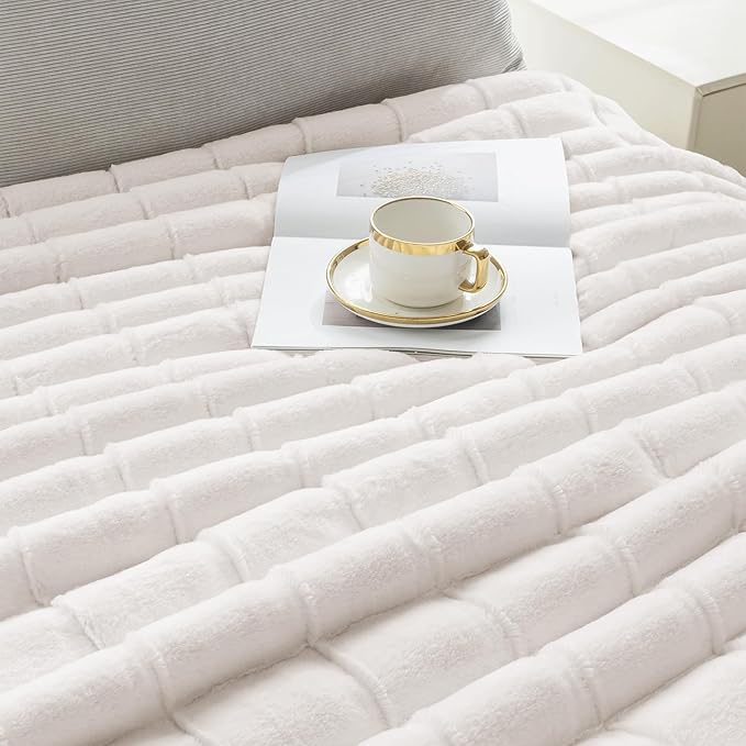 Touchat Faux Fur Throw Blanket, Luxury 1000GSM Ultra Thick Warm Rabbit Blanket for Couch Bed Sofa, 3D Checkered Pattern Soft Winter Heavy Minky Fluffy Blankets for Women Christmas Birthday Gift, White - Bloomnest