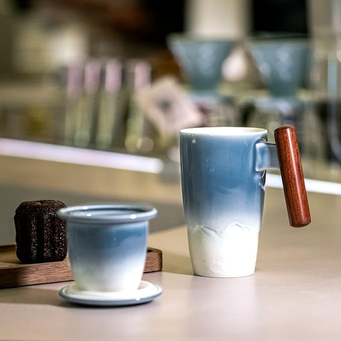 suyika Tomotime Tea Cup with Infuser and Lid 400ml Ceramic Tea Mugs Smooth Inner Wall Wooden Handle 13.5 oz,Blue