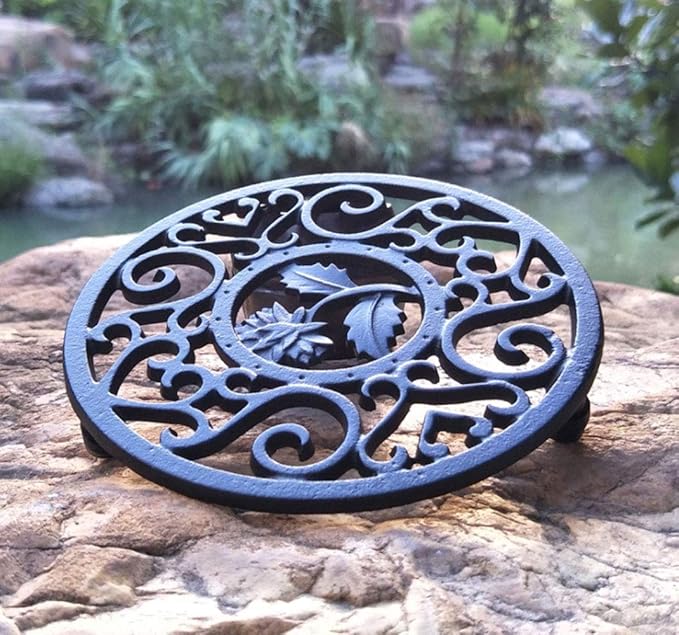 HwaGui Japanese Cast Iron Trivets Round Trivet with Rubber Pegs for Kitchen Teapot Stand Insulated Pot Mat to Protect The Desktop, 13.5 cm (5 Inch) - Black