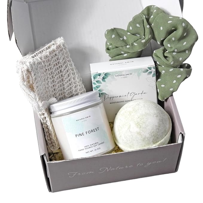 Natural Amor Green Spa Gift Set for Women, Peppermint Forest Bath Gift for her,5pc Bath & Body Gift Including Soap Bar, Candle, Bath Bomb - Bloomnest