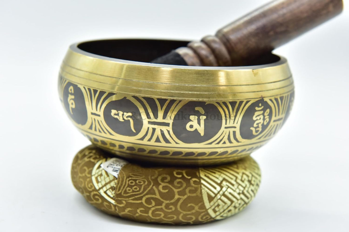 5" Tibetan Meditation Yoga Singing Bowl Black Set with free Wooden Mallet and Silk Cushion from Nepal, Singing bowls. (Black)