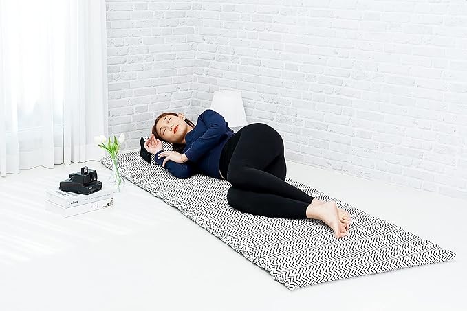 Leewadee - Foldable Floor Mattress - Japanese Roll Up Futon -Trifold Tatami Mat- Guest Floor Bed - Camping Mattress - Thai Massage Mat, Kapok Filled, 75 x 28 inches, Black White - Bloomnest