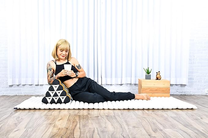 Leewadee Triangle Cushion – Comfortable Backrest for TV or Reading, Incline Pillow for Relaxing Made of Kapok, 20 x 13 x 13 inches, Black Orange - Bloomnest