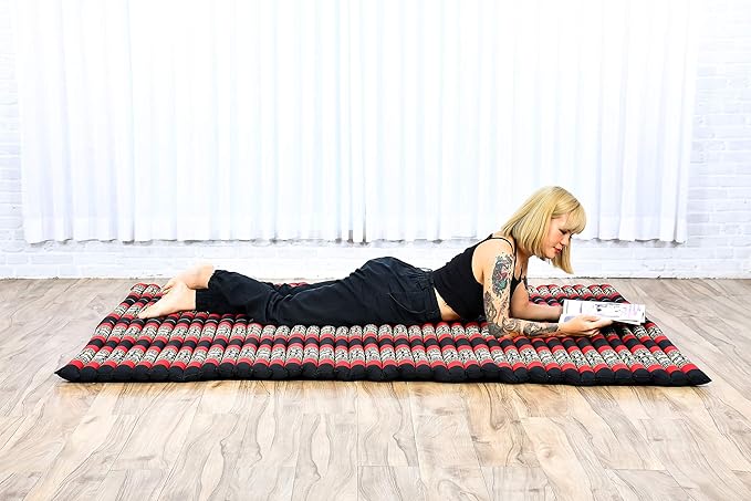 Leewadee - Foldable Floor Mattress - Japanese Roll Up Futon -Trifold Tatami Mat- Guest Floor Bed - Camping Mattress - Thai Massage Mat, Kapok Filled, 75 x 57 inches, Black Red - Bloomnest
