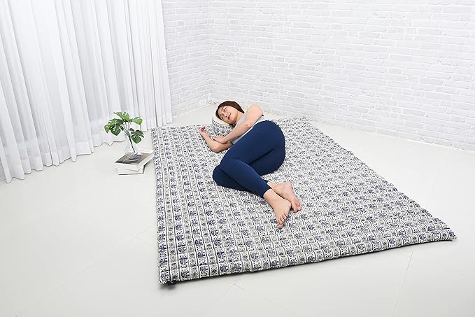 Leewadee - Foldable Floor Mattress - Japanese Roll Up Futon -Trifold Tatami Mat- Guest Floor Bed - Camping Mattress - Thai Massage Mat, Kapok Filled, 75 x 57 inches, Blue White - Bloomnest