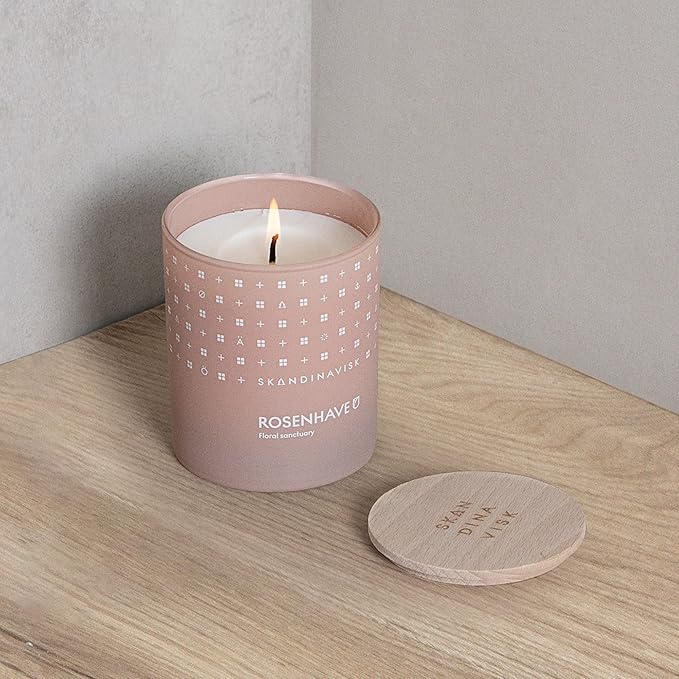 Skandinavisk ROSENHAVE 'Rose Garden' Mini Scented Candle. Fragrance Notes: Alba Rose and Elderflower, Geranium and Blackcurrant Buds. 2.3 oz. - Bloomnest
