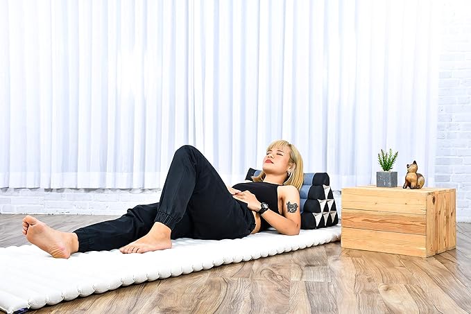 Leewadee Triangle Cushion – Comfortable Backrest for TV or Reading, Incline Pillow for Relaxing Made of Kapok, 20 x 13 x 13 inches, Blue - Bloomnest