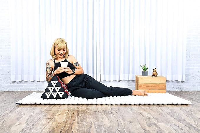 Leewadee Triangle Cushion – Comfortable Backrest for TV or Reading, Incline Pillow for Relaxing Made of Kapok, 20 x 13 x 13 inches, Black Red - Bloomnest