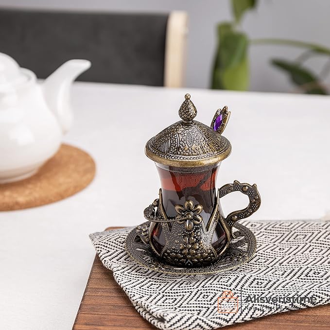 Alisveristime Handmade Turkish Tea Glass Set - Traditional Turkish Motifs, Set of 6 with Lids and Bonus Tea Spoons (Autentic Green)
