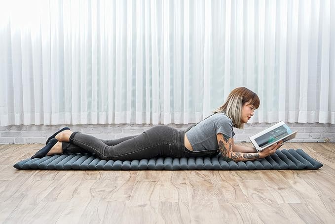 Leewadee - Foldable Floor Mattress - Japanese Roll Up Futon -Trifold Tatami Mat- Guest Floor Bed - Camping Mattress - Thai Massage Mat, Kapok Filled, 75 x 20 inches, Anthracite - Bloomnest