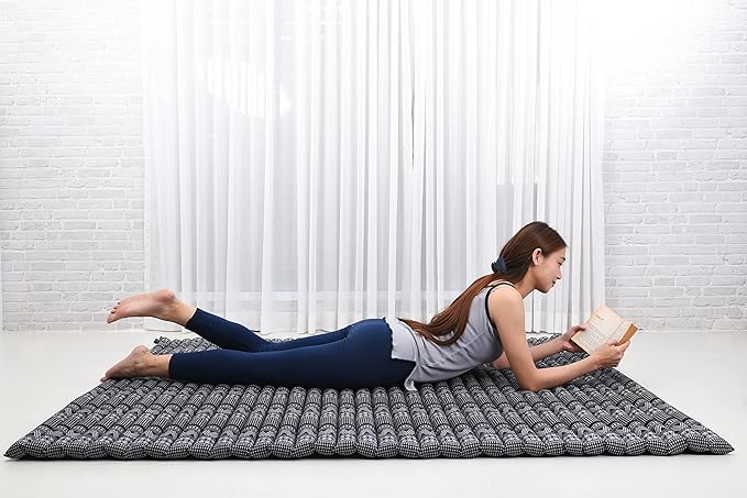 Leewadee - Foldable Floor Mattress - Japanese Roll Up Futon -Trifold Tatami Mat- Guest Floor Bed - Camping Mattress - Thai Massage Mat, Kapok Filled, 75 x 57 inches, Black White - Bloomnest