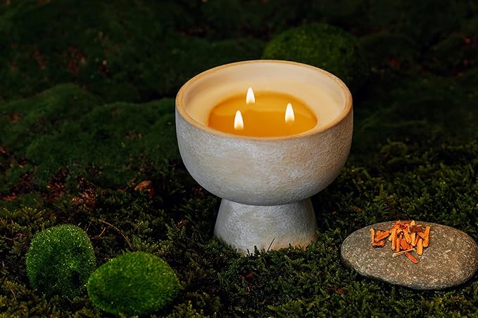 BLUEME Romance - Oakmoss & Sandalwood, Luxury Candle w/Essential Oils, 3 Wick, Hand-Poured Soy, Cotton Wick, Ceramic - Bloomnest