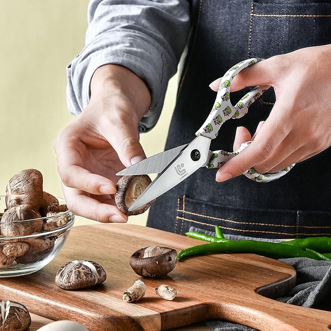 Linoroso Kitchen Scissors Heavy Duty Kitchen Shears with Magnetic Holder Made with Japanese Steel 4034, Multipurpose Ultra Sharp Cooking Scissors for Meat/Vegetables/BBQ/Herbs/Pizza (Graphic,Tiger) - Bloomnest