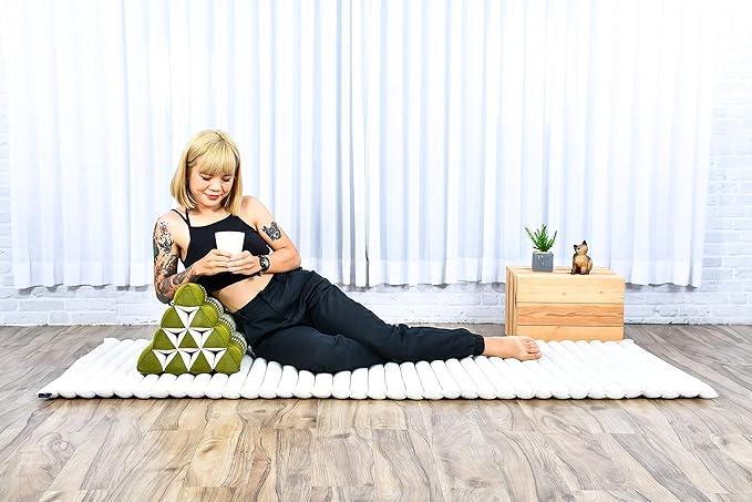 Leewadee Triangle Cushion – Comfortable Backrest for TV or Reading, Incline Pillow for Relaxing Made of Kapok, 20 x 13 x 13 inches, Green - Bloomnest