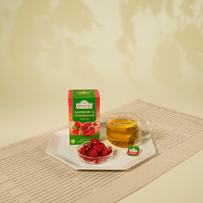 Ahmad Raspberry & Pomegranate Flavoured Green Tea with Fruit Pieces 20 Bags - Bloomnest