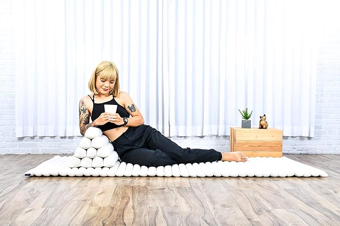 Leewadee Triangle Cushion – Comfortable Backrest for TV or Reading, Incline Pillow for Relaxing Made of Kapok, 20 x 13 x 13 inches, Ecru - Bloomnest