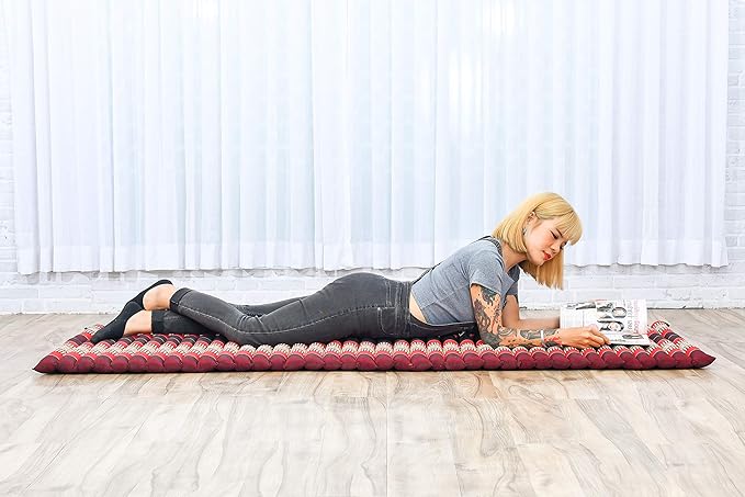 Leewadee - Foldable Floor Mattress - Japanese Roll Up Futon -Trifold Tatami Mat- Guest Floor Bed - Camping Mattress - Thai Massage Mat, Kapok Filled, 75 x 28 inches, Red - Bloomnest