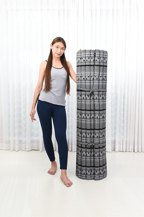 Leewadee - Foldable Floor Mattress - Japanese Roll Up Futon -Trifold Tatami Mat- Guest Floor Bed - Camping Mattress - Thai Massage Mat, Kapok Filled, 75 x 57 inches, Black White - Bloomnest