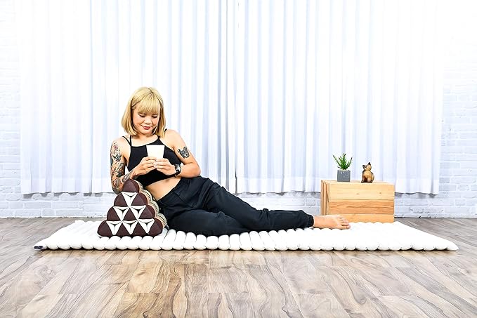 Leewadee Triangle Cushion – Comfortable Backrest for TV or Reading, Incline Pillow for Relaxing Made of Kapok, 20 x 13 x 13 inches, Brown - Bloomnest