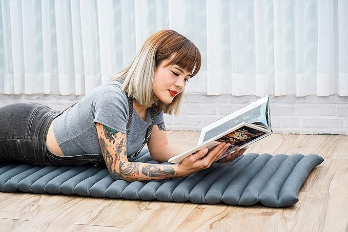 Leewadee - Foldable Floor Mattress - Japanese Roll Up Futon -Trifold Tatami Mat- Guest Floor Bed - Camping Mattress - Thai Massage Mat, Kapok Filled, 75 x 20 inches, Anthracite - Bloomnest