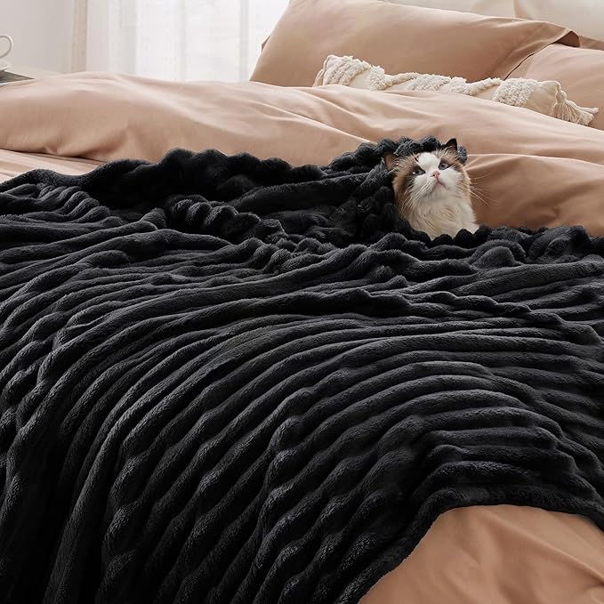 Bedsure GentleSoft Black Blanket Full Size for Bed - Cozy Soft Blankets for Women, Cute Large Fleece Throws for Girls, 84x90 Inches - Bloomnest
