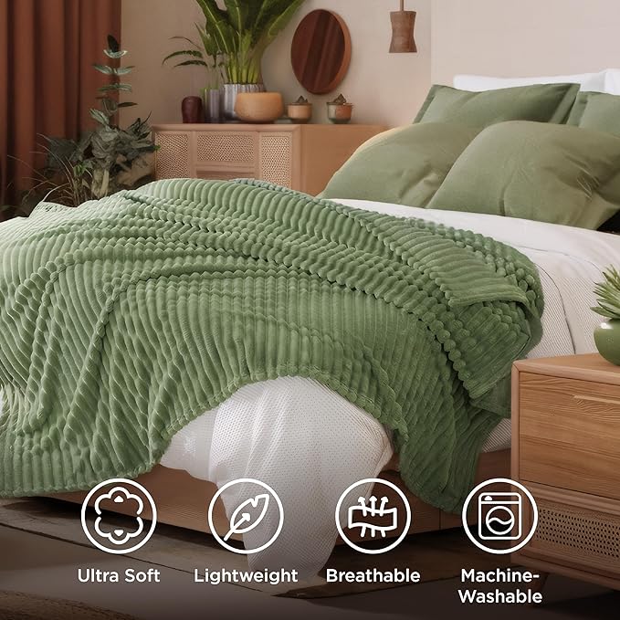 Bedsure GentleSoft Reseda Full Blanket for Couch - Cozy Soft Blankets for Women, Cute Small Fleece Throws for Girls, Birthday Gifts for Women Decor Gifts for Mom, 84x90 Inches - Bloomnest