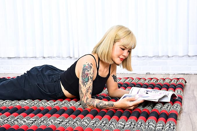 Leewadee - Foldable Floor Mattress - Japanese Roll Up Futon -Trifold Tatami Mat- Guest Floor Bed - Camping Mattress - Thai Massage Mat, Kapok Filled, 75 x 57 inches, Black Red - Bloomnest