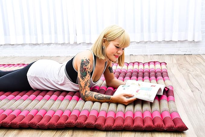 Leewadee - Foldable Floor Mattress - Japanese Roll Up Futon -Trifold Tatami Mat- Guest Floor Bed - Camping Mattress - Thai Massage Mat, Kapok Filled, 75 x 57 inches, Auburn Pink - Bloomnest